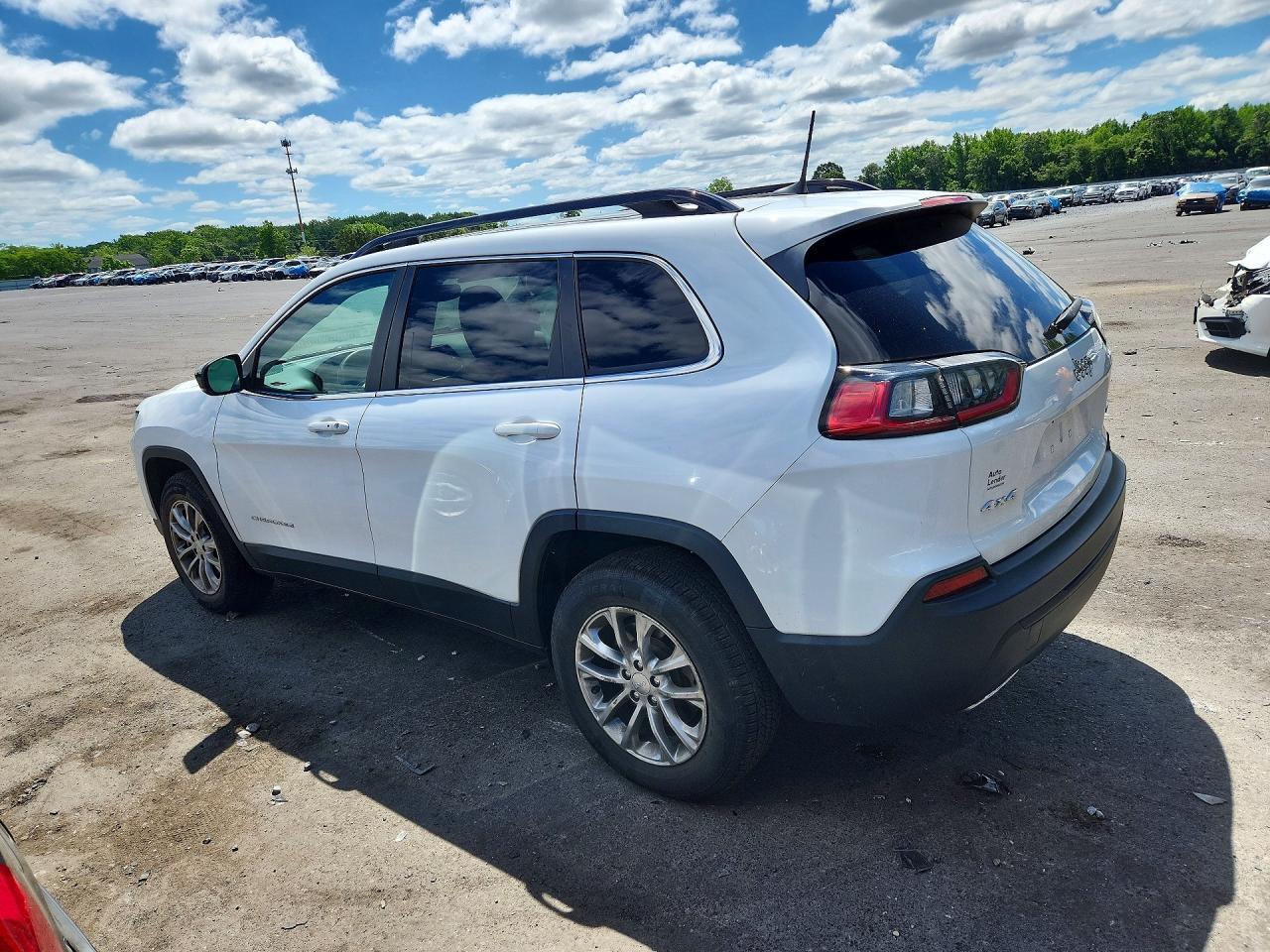 2022 Jeep Cherokee Latitude Lux - Image 2