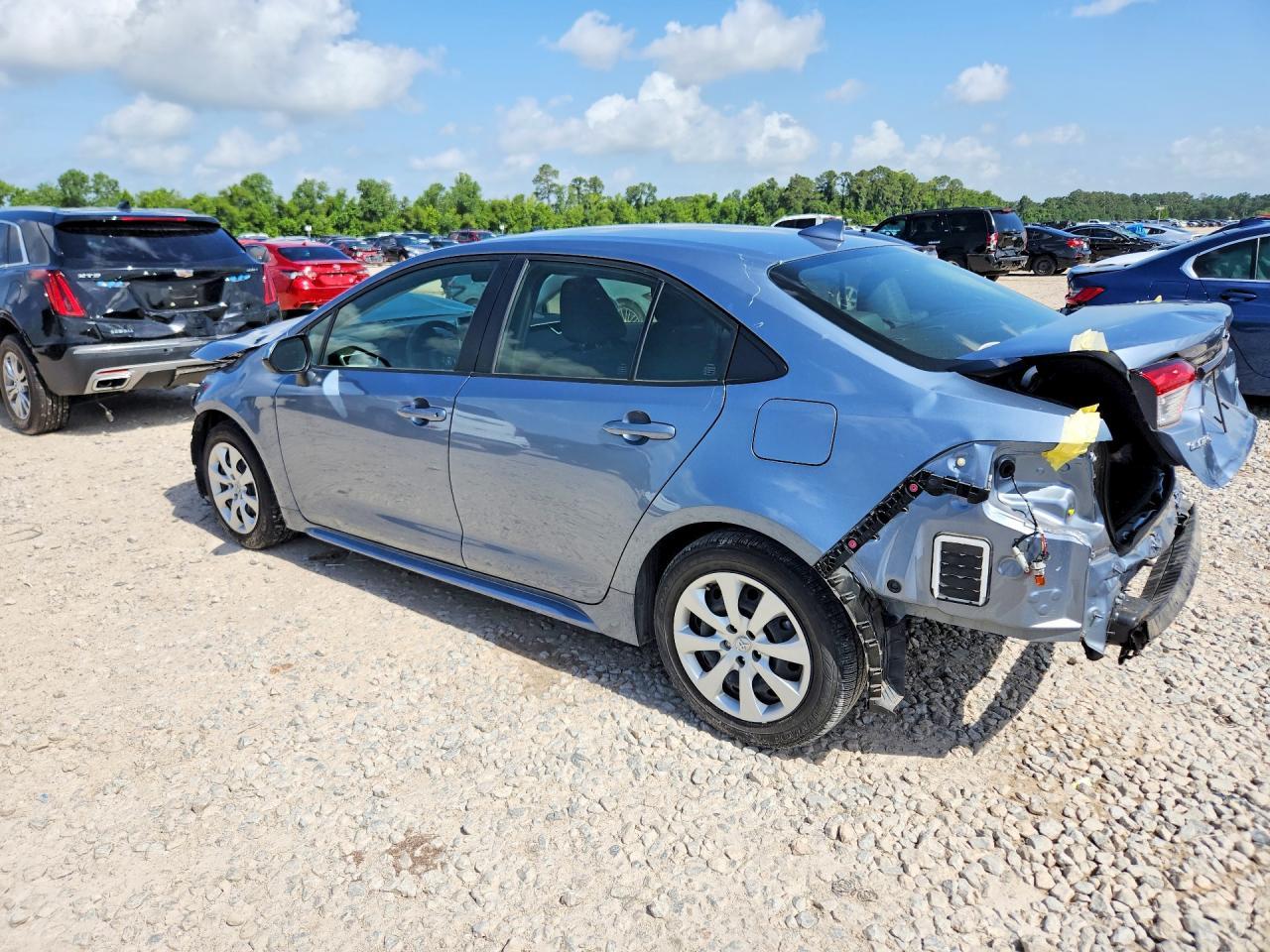 2021 Toyota Corolla Le - Фото 2