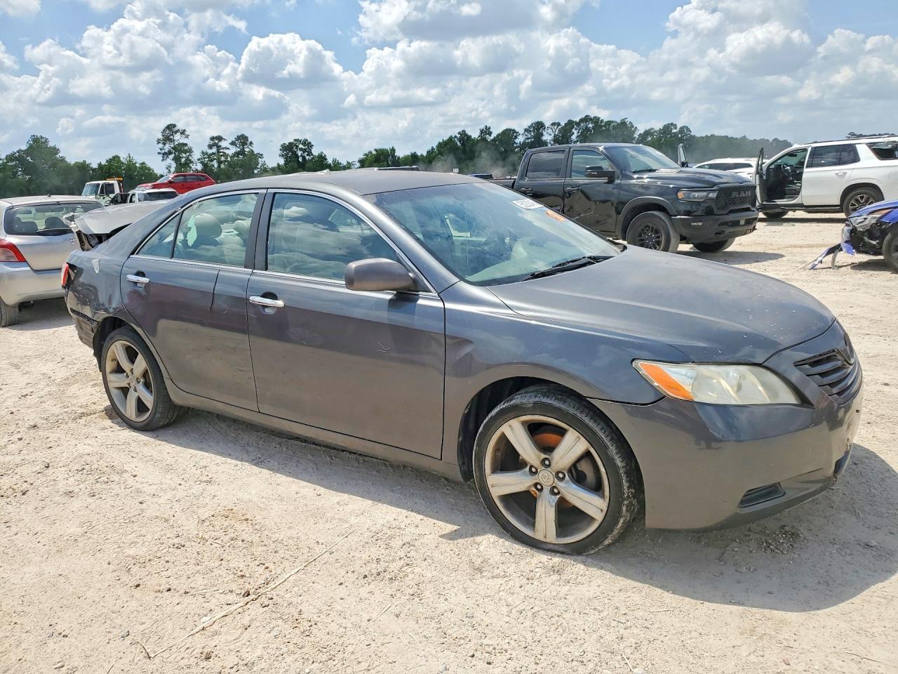 2008 Toyota Camry Le - Image 4