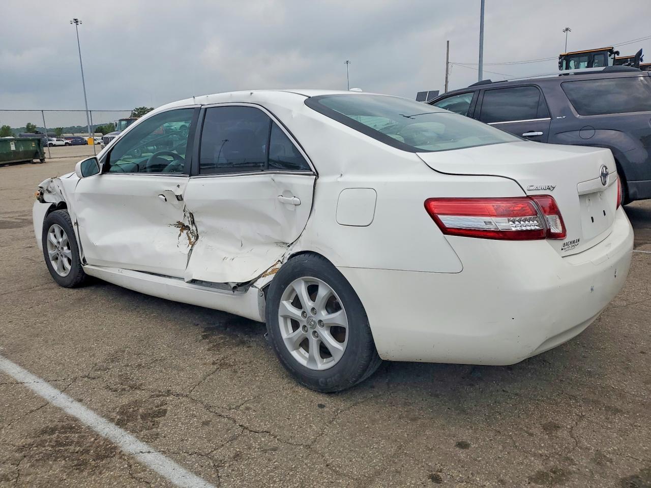 2010 Toyota Camry Le - Image 2