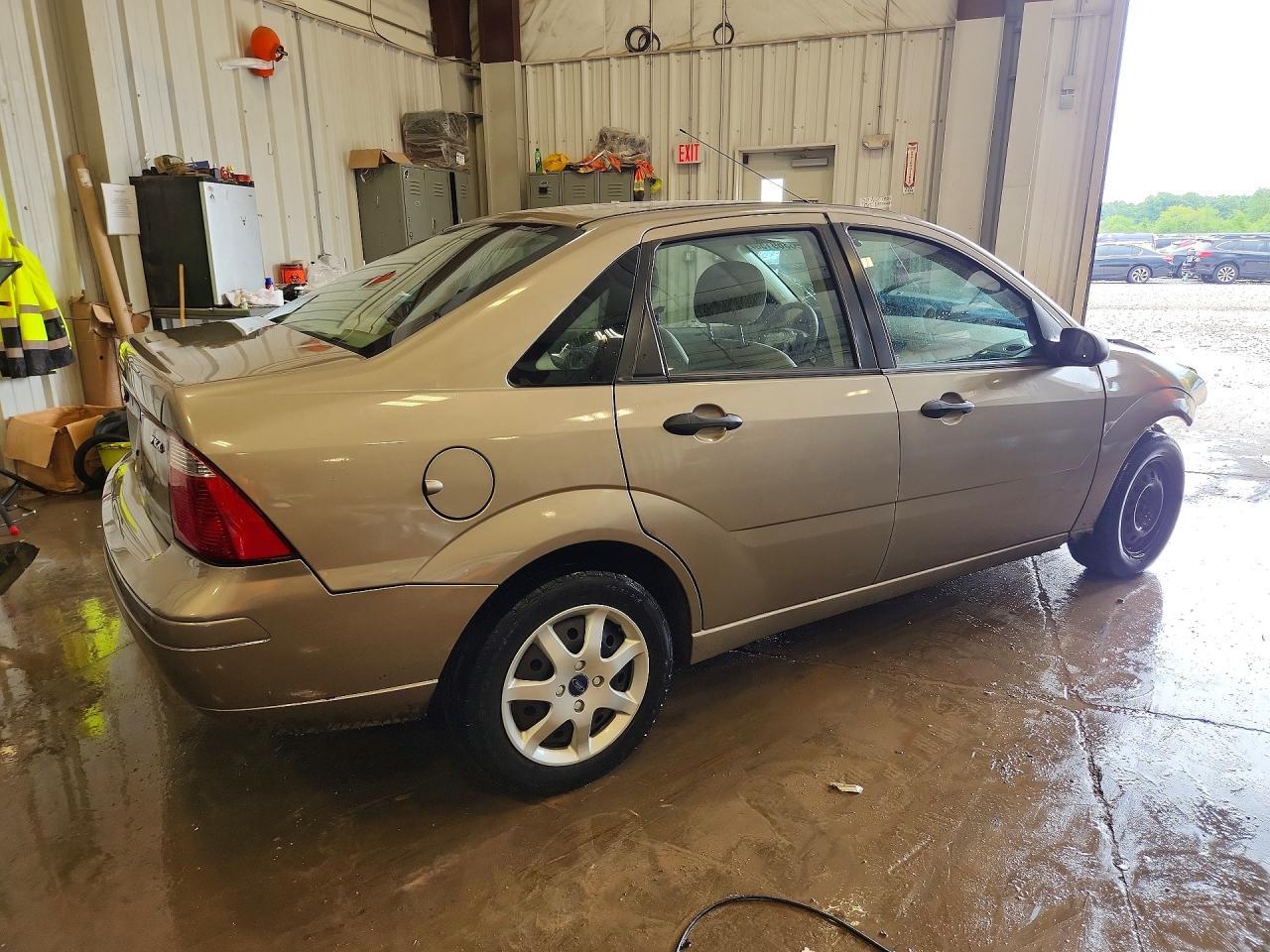 2005 Ford Focus Zx4 - Image 3