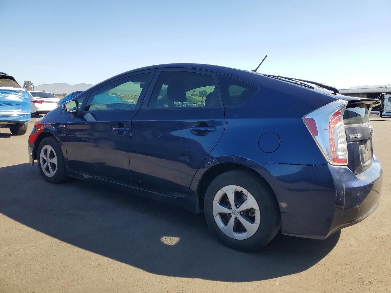 2015 Toyota Prius Two - Фото 2