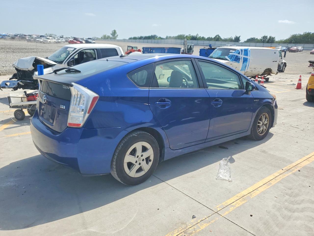 2010 Toyota Prius Iv - Фото 3