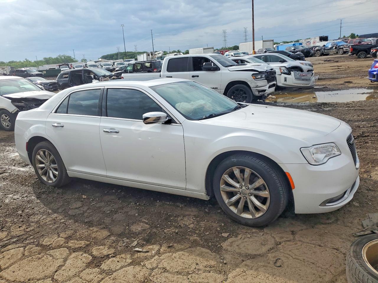 2015 Chrysler 300C - Image 4