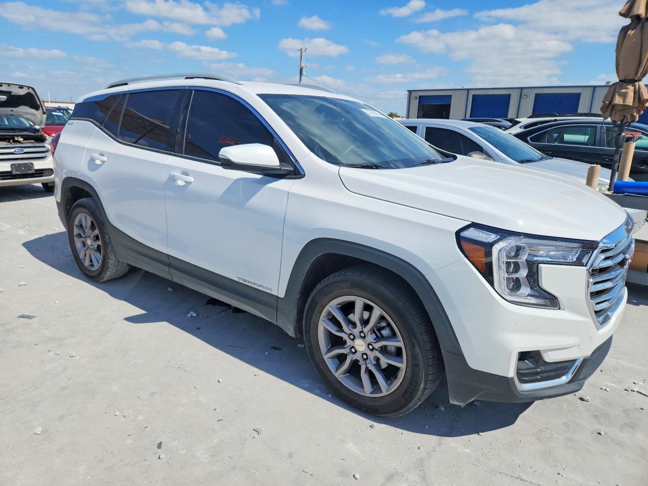 2024 GMC Terrain Slt - Image 4