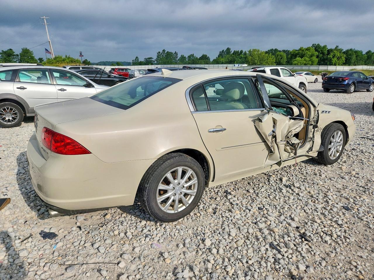 2011 Buick Lucerne Cx - Image 3