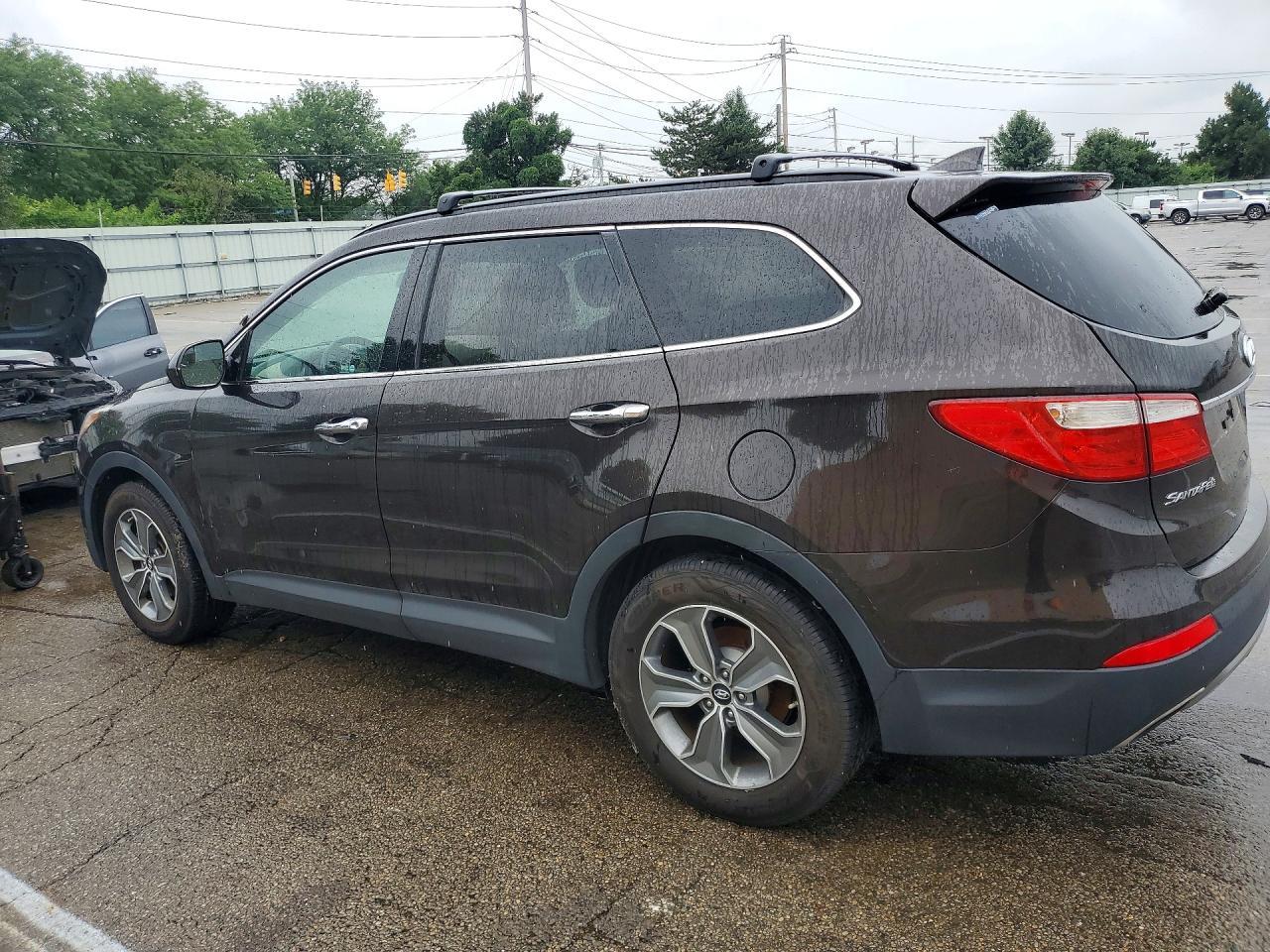 2016 Hyundai Santa Fe Se - Image 2