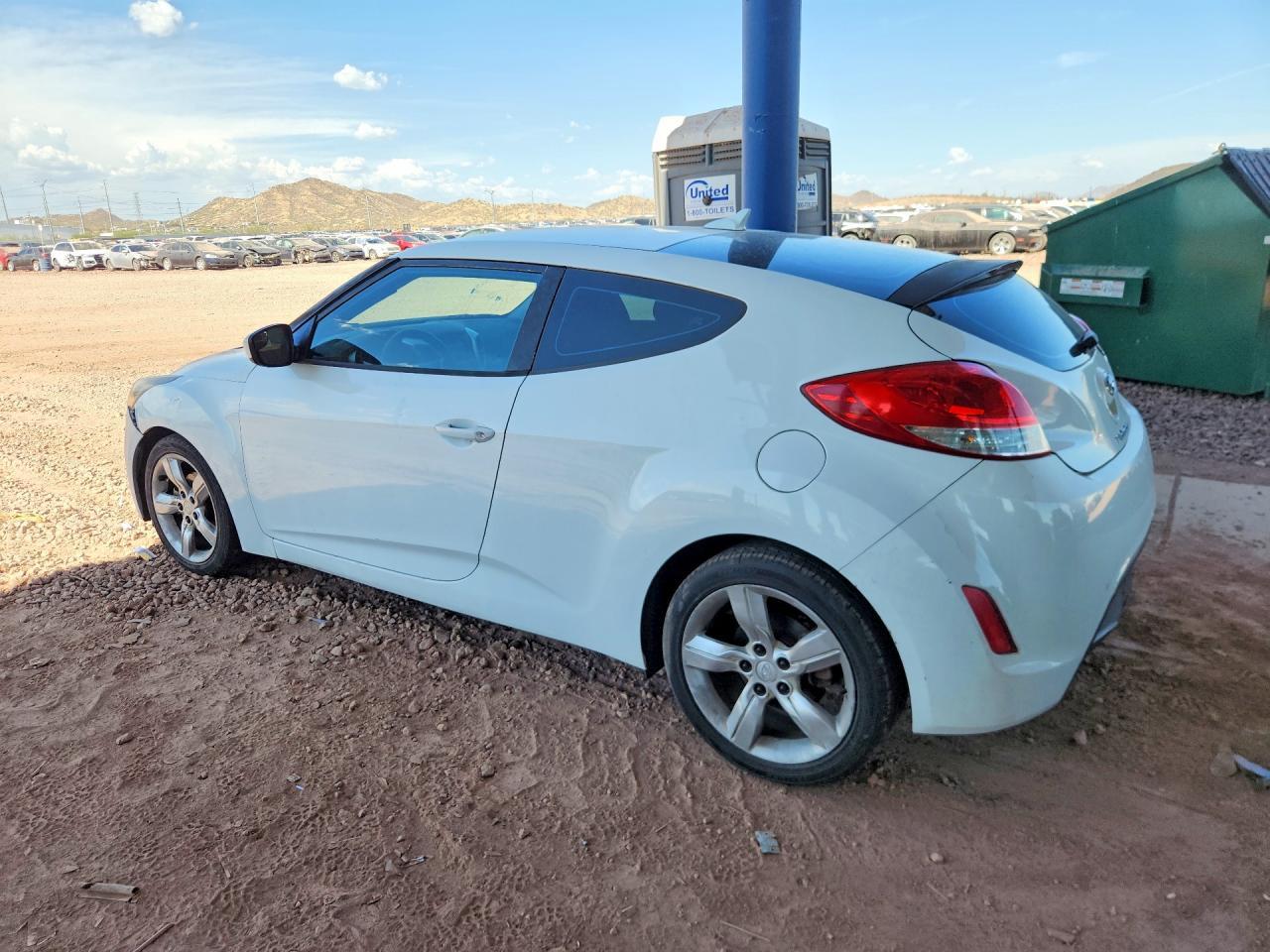 2015 Hyundai Veloster Base - Фото 2