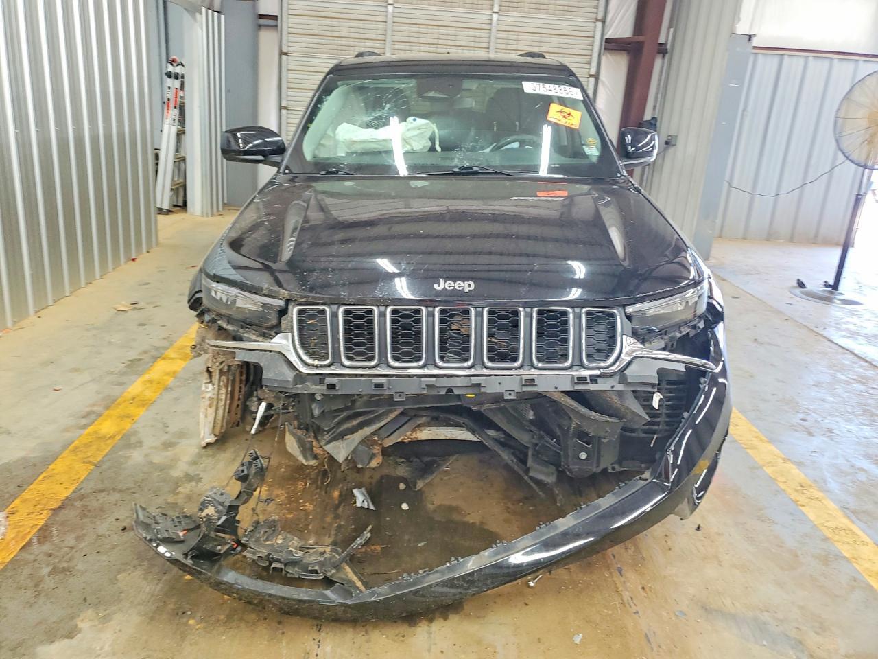2023 Jeep Grand Cherokee Laredo - Image 5