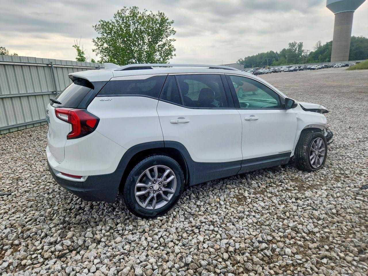 2023 GMC Terrain Slt - Image 3