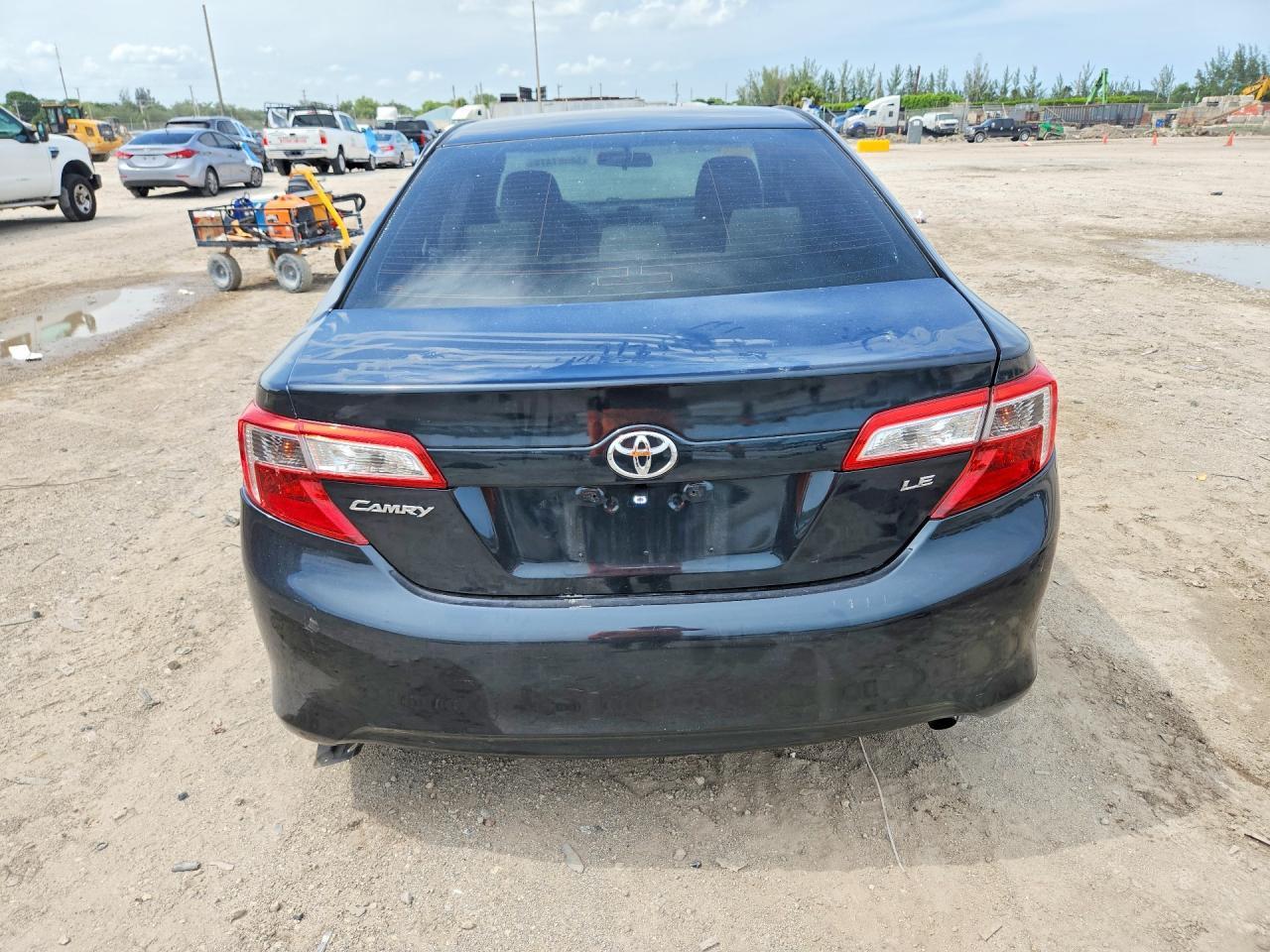 2013 Toyota Camry Le - Фото 6