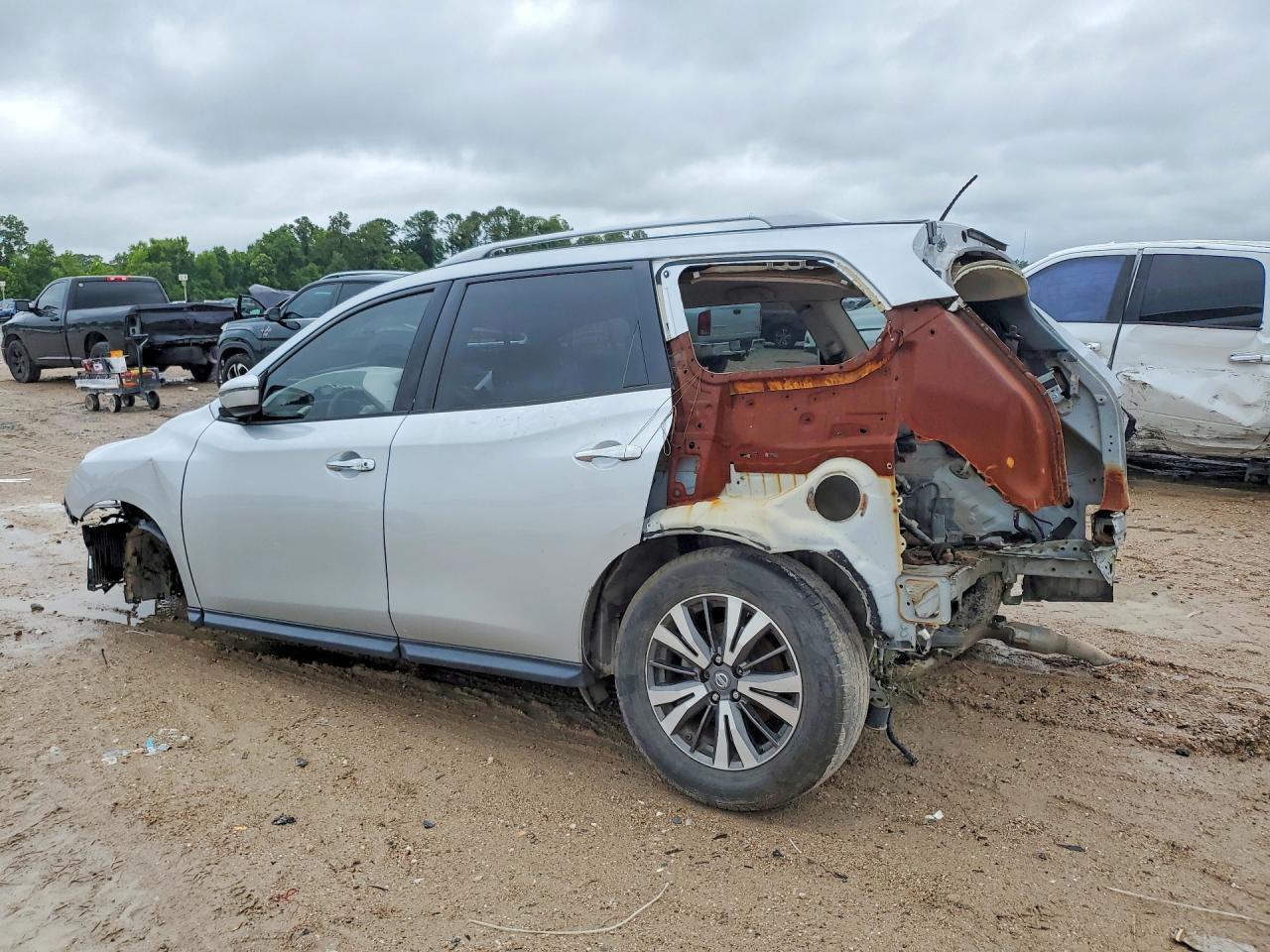 2018 Nissan Pathfinder Sv - Фото 2