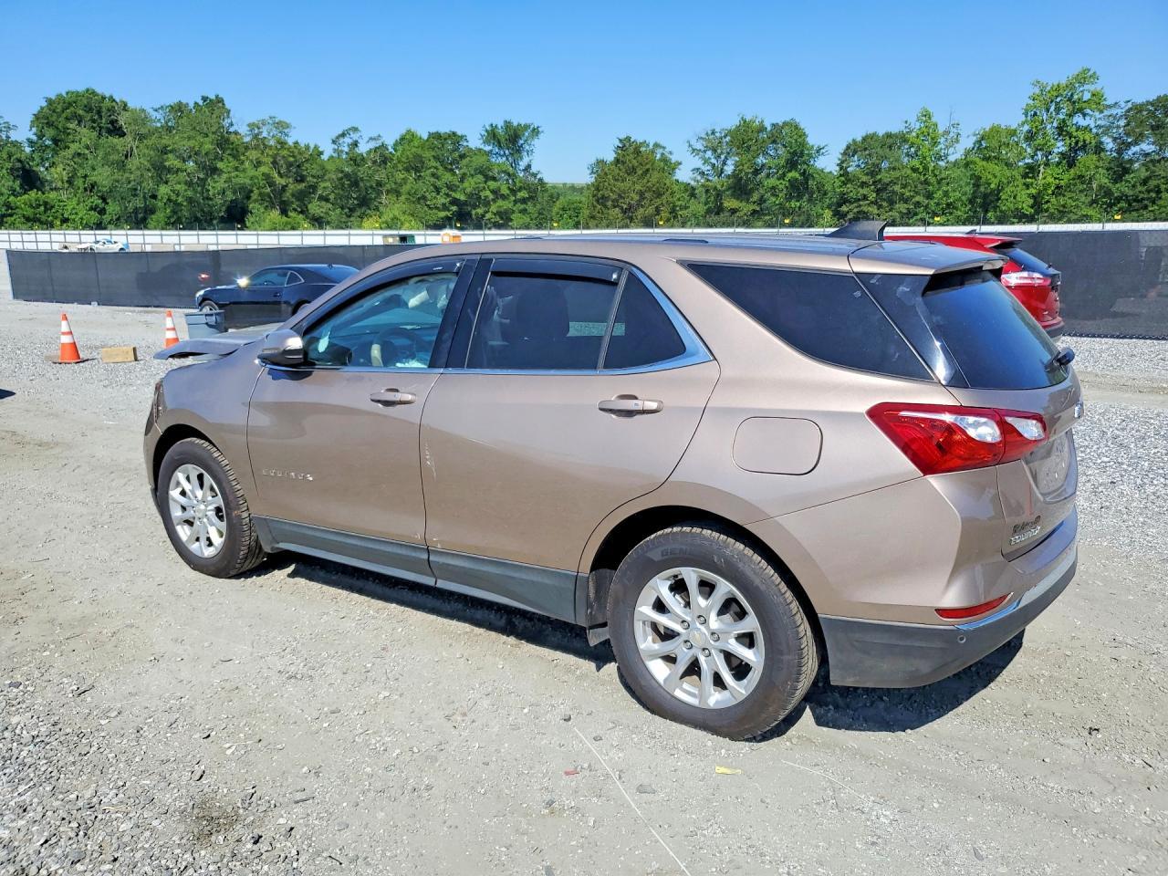 2019 Chevrolet Equinox Lt - Image 2