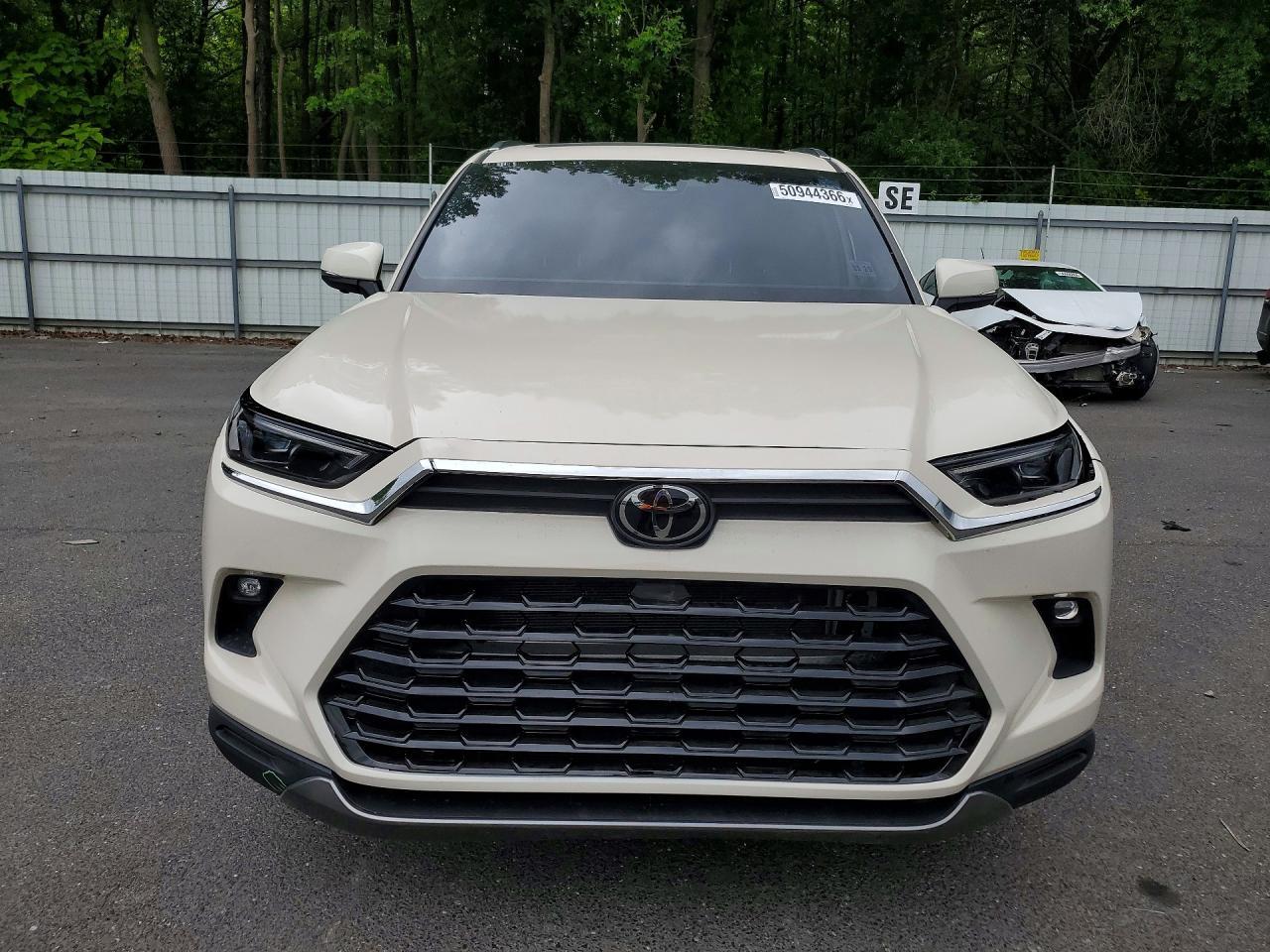 2024 Toyota Grand Highlander Platinum - Image 5