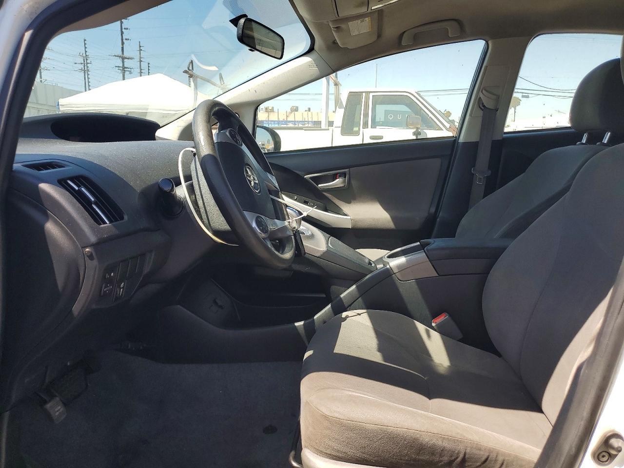 2015 Toyota Prius I - Image 7