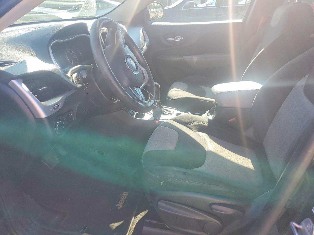 2014 Jeep Cherokee Sport - Image 7