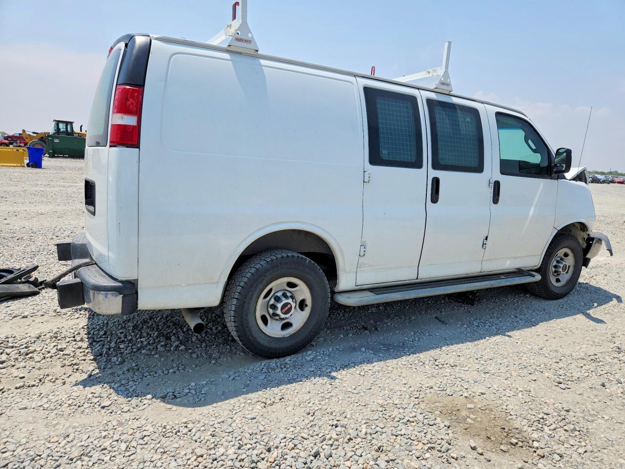 2017 GMC Savana G2500 - Фото 3