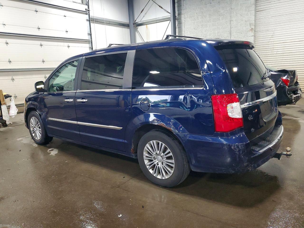 2013 Chrysler Town & Country Touring L - Image 2