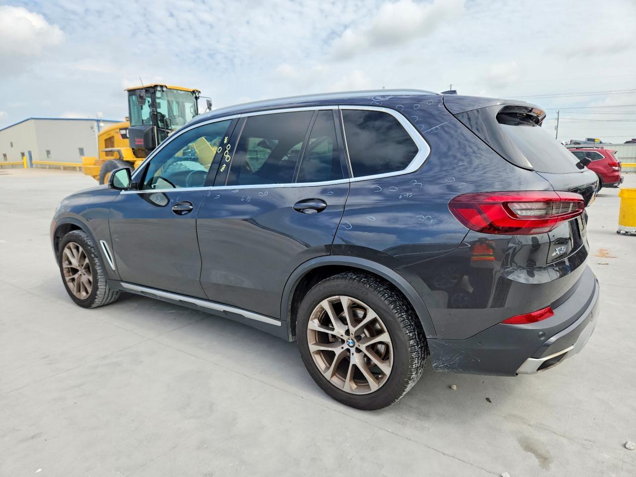 2021 BMW X5 xDrive40I - Фото 2