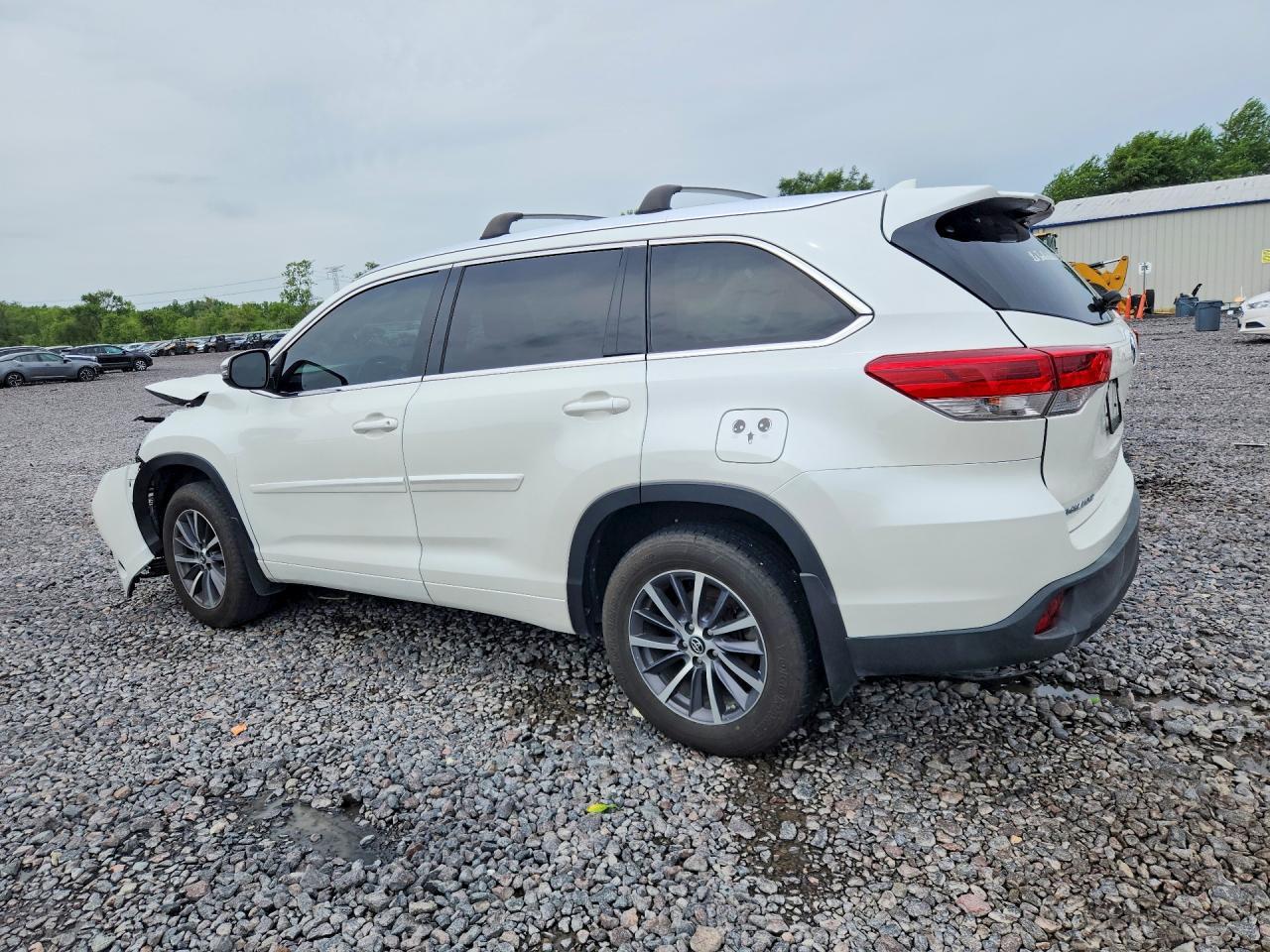 2018 Toyota Highlander Xle - Image 2