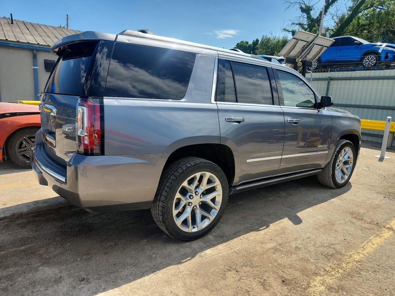 2019 GMC Yukon Denali - Фото 3