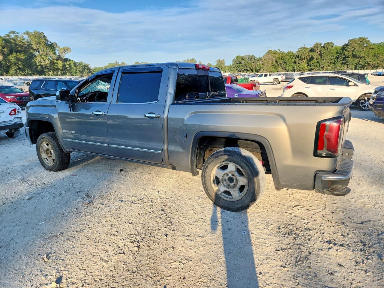 2017 GMC Sierra K1500 Slt - Image 2