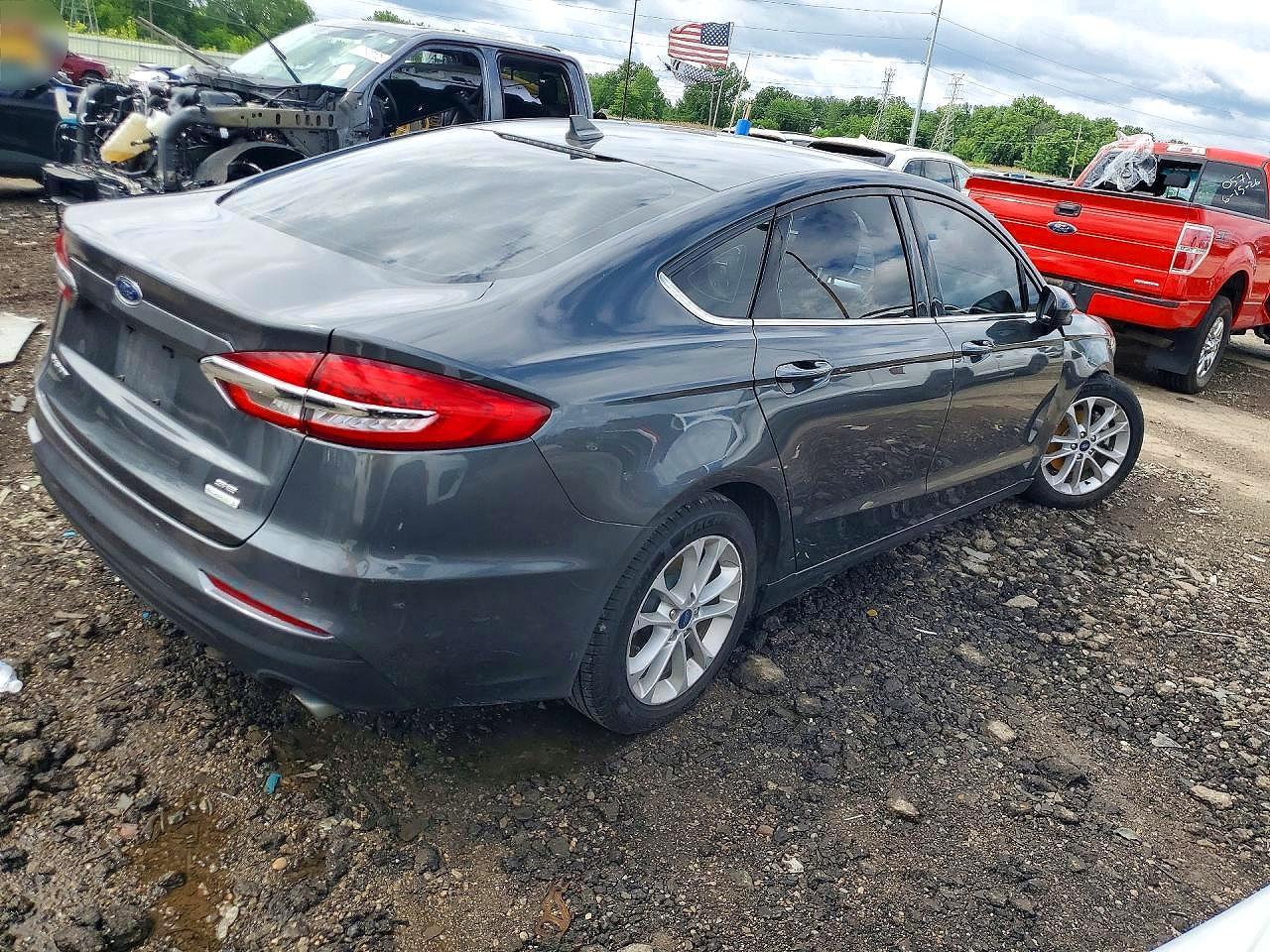 2020 Ford Fusion Se - Фото 3