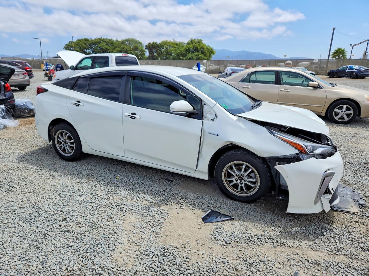 2019 Toyota Prius Xle Awd-E - Фото 4