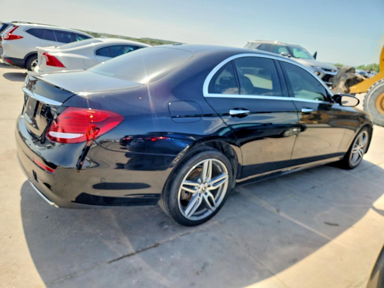 2019 Mercedes-Benz E 300 - Фото 3