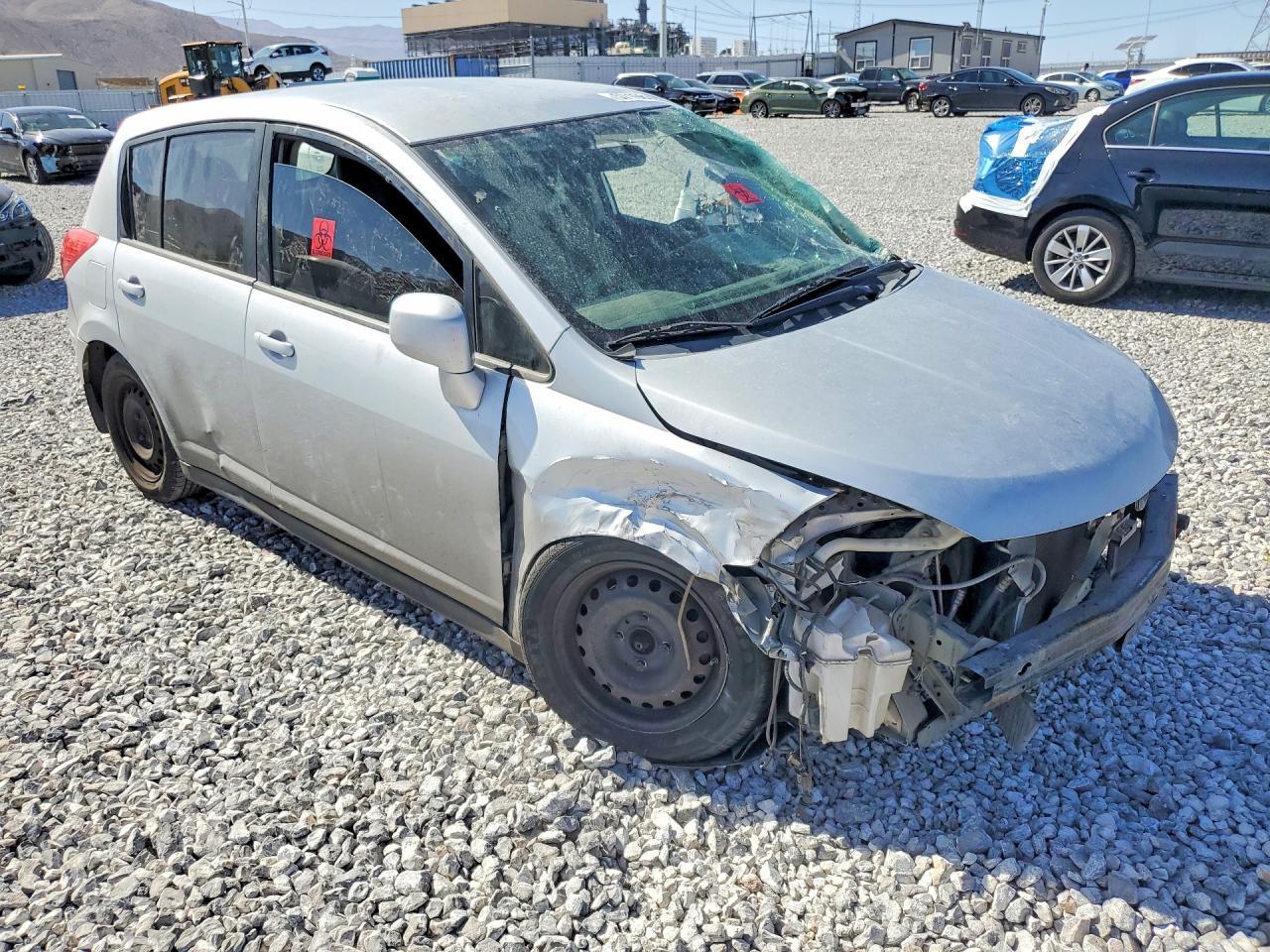 2011 Nissan Versa 1.8 S - Image 4