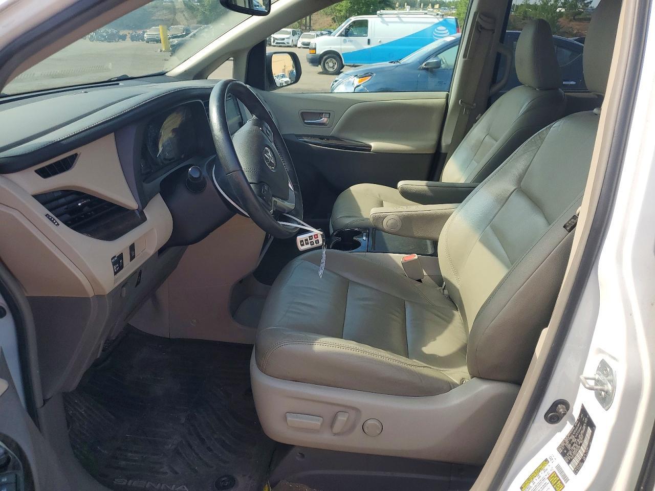 2017 Toyota Sienna Xle 8-Passenger - Фото 7