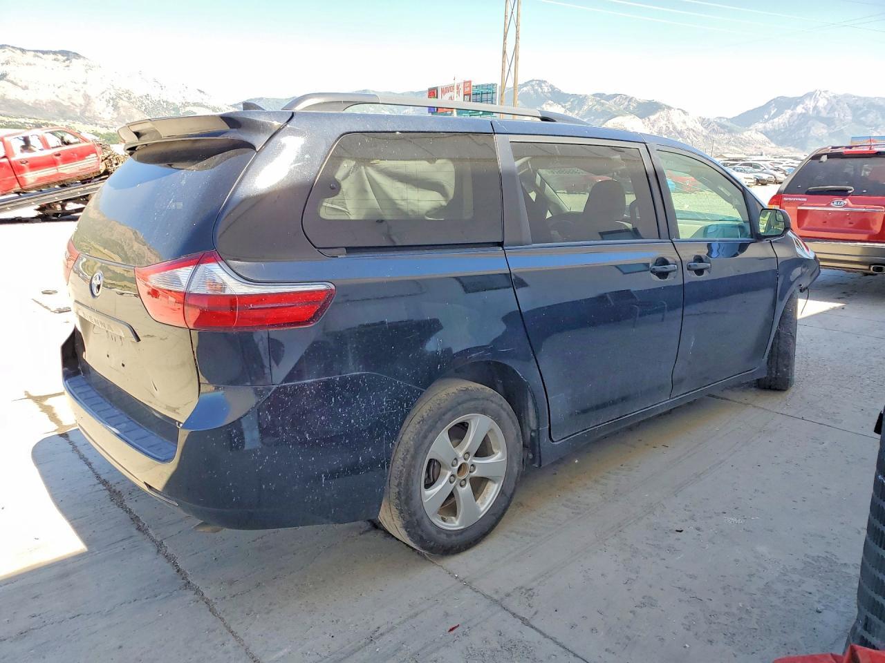 2018 Toyota Sienna Le - Фото 3