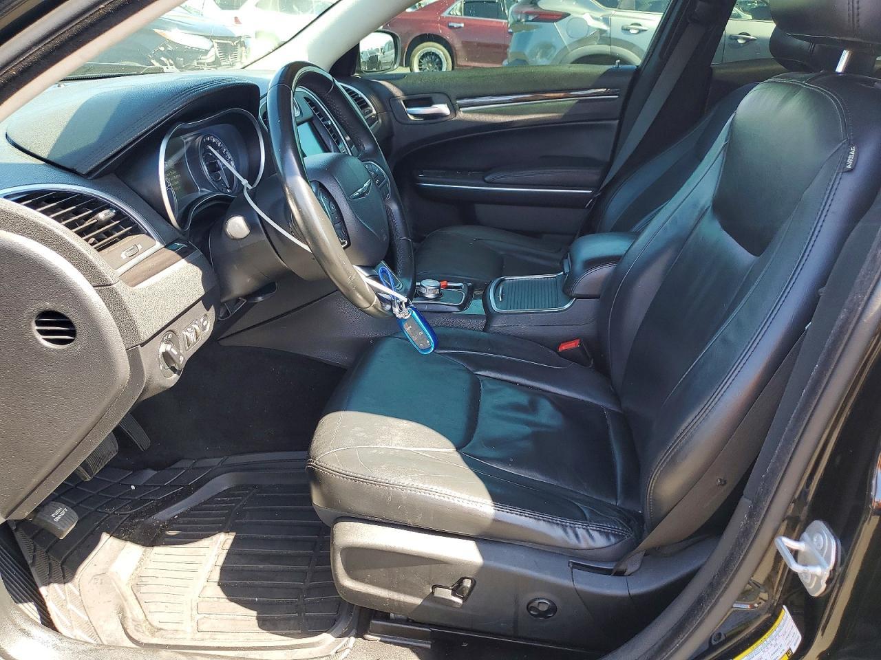 2016 Chrysler 300 Limited - Фото 7