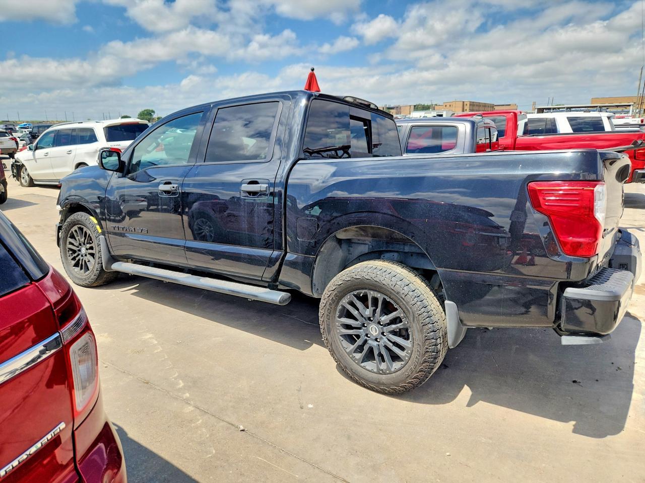 2018 Nissan Titan - Фото 2