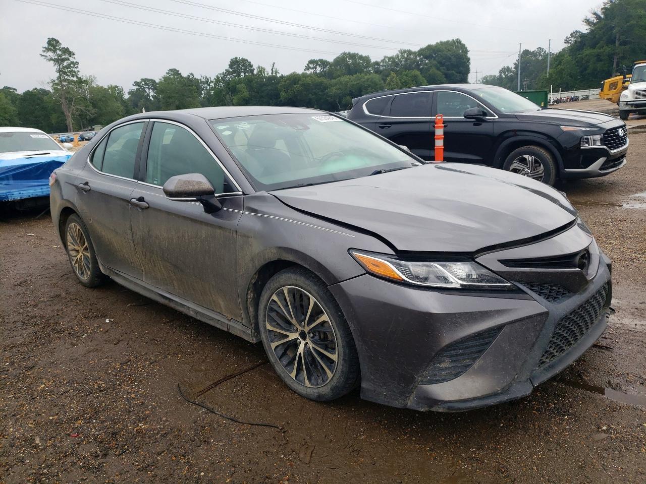 2019 Toyota Camry Se - Фото 4