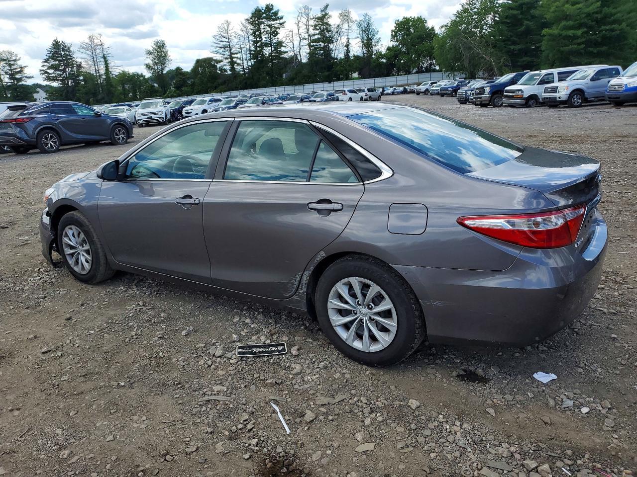 2017 Toyota Camry Le - Фото 2