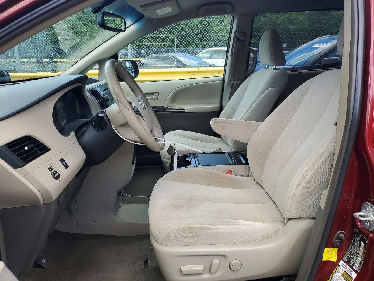 2012 Toyota Sienna Le - Image 7