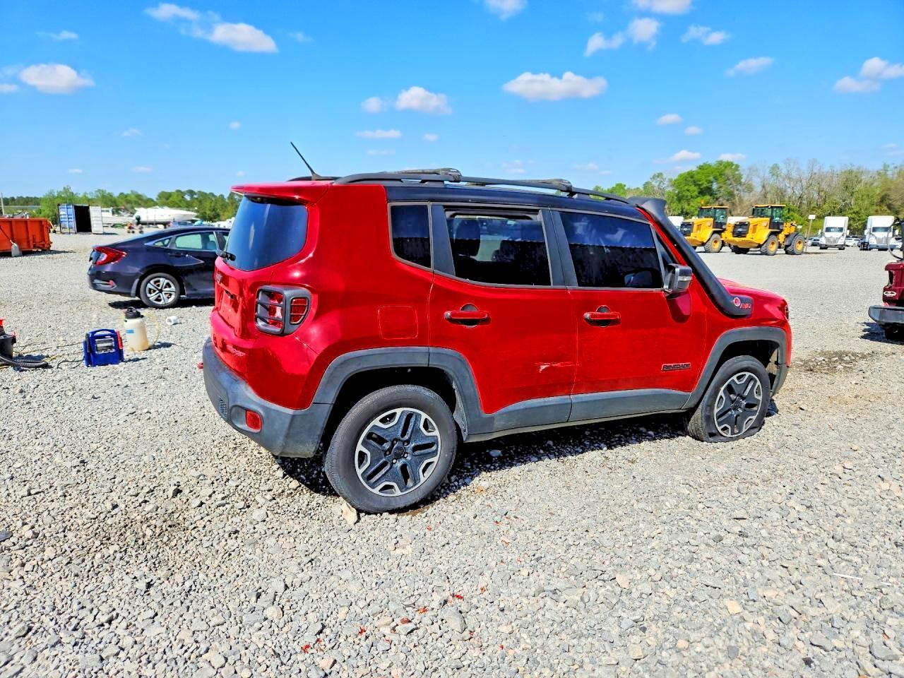 2016 Jeep Renegade Trailhawk - Image 3