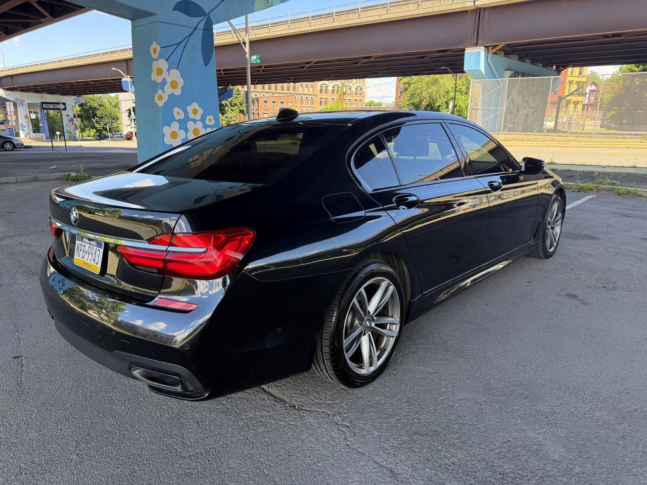 2019 BMW 750I xDrive - Image 4