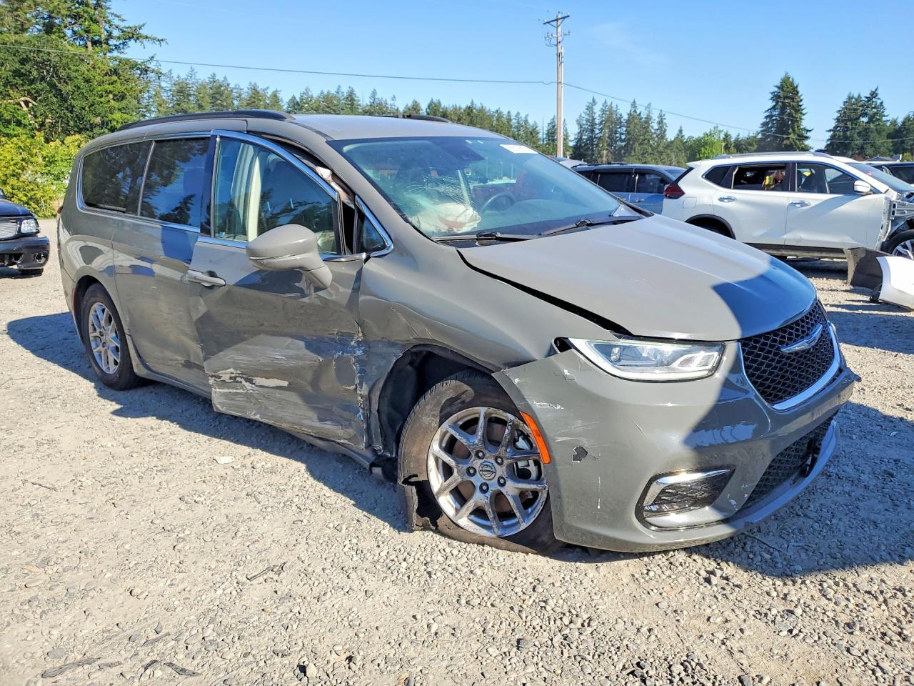 2022 Chrysler Pacifica Touring L - Image 4