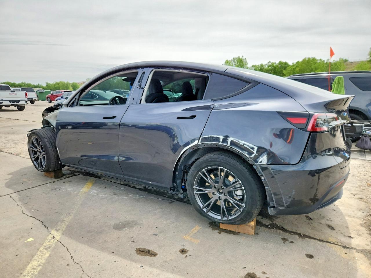 2025 Tesla Model Y - Image 2