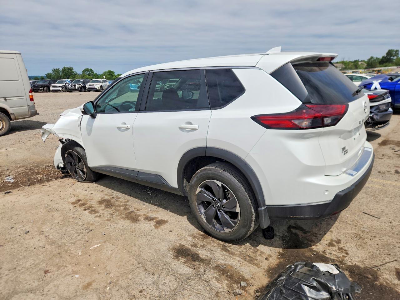 2025 Nissan Rogue Sv - Image 2