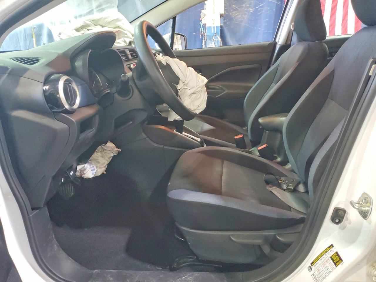 2025 Nissan Versa Sv - Image 7