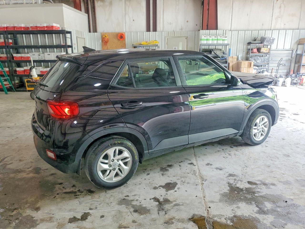 2022 Hyundai Venue Se - Image 3