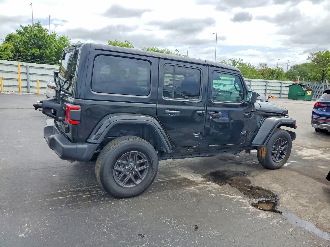 2025 Jeep Wrangler Sahara - Image 3