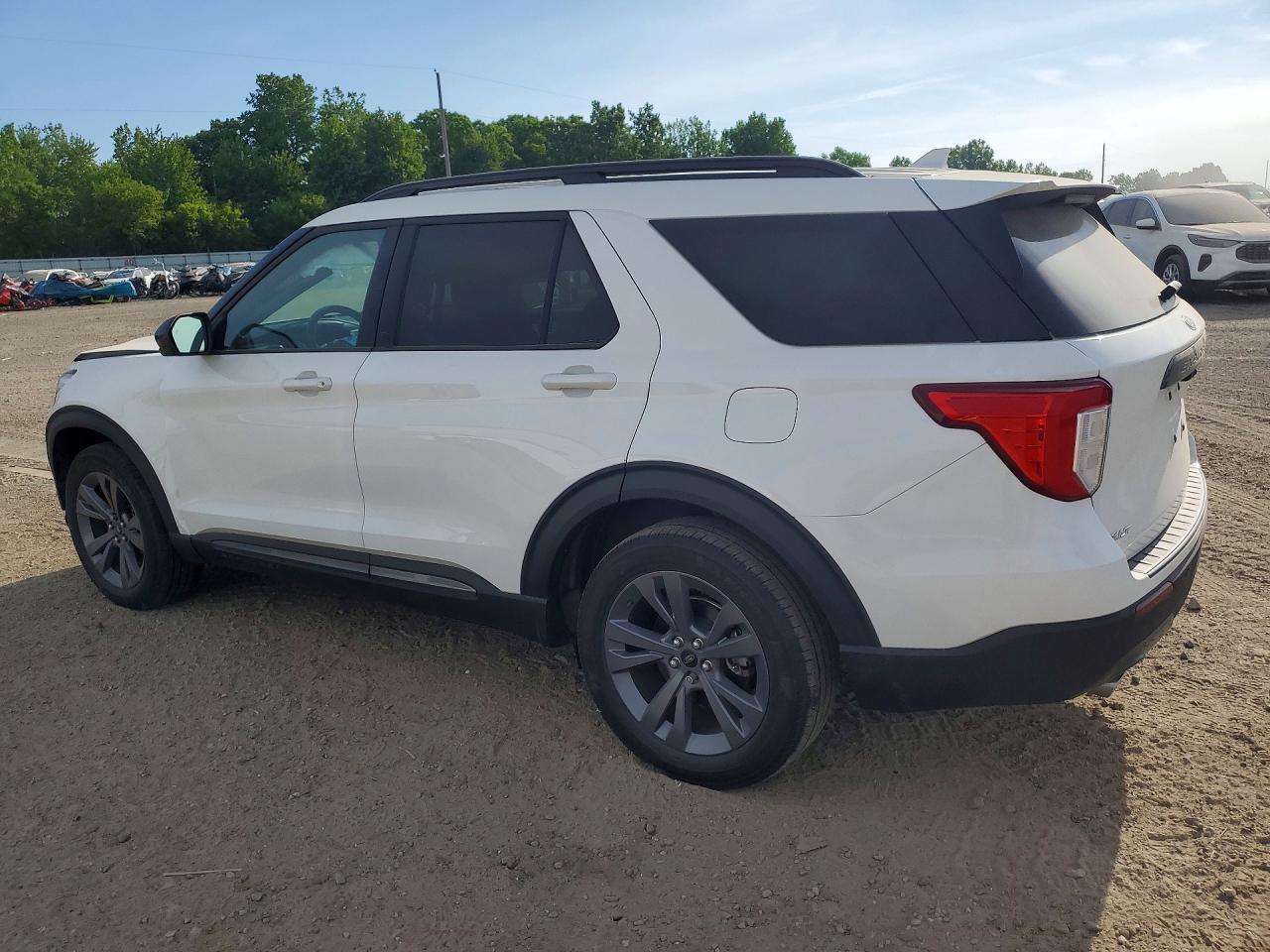 2024 Ford Explorer Xlt - Image 2