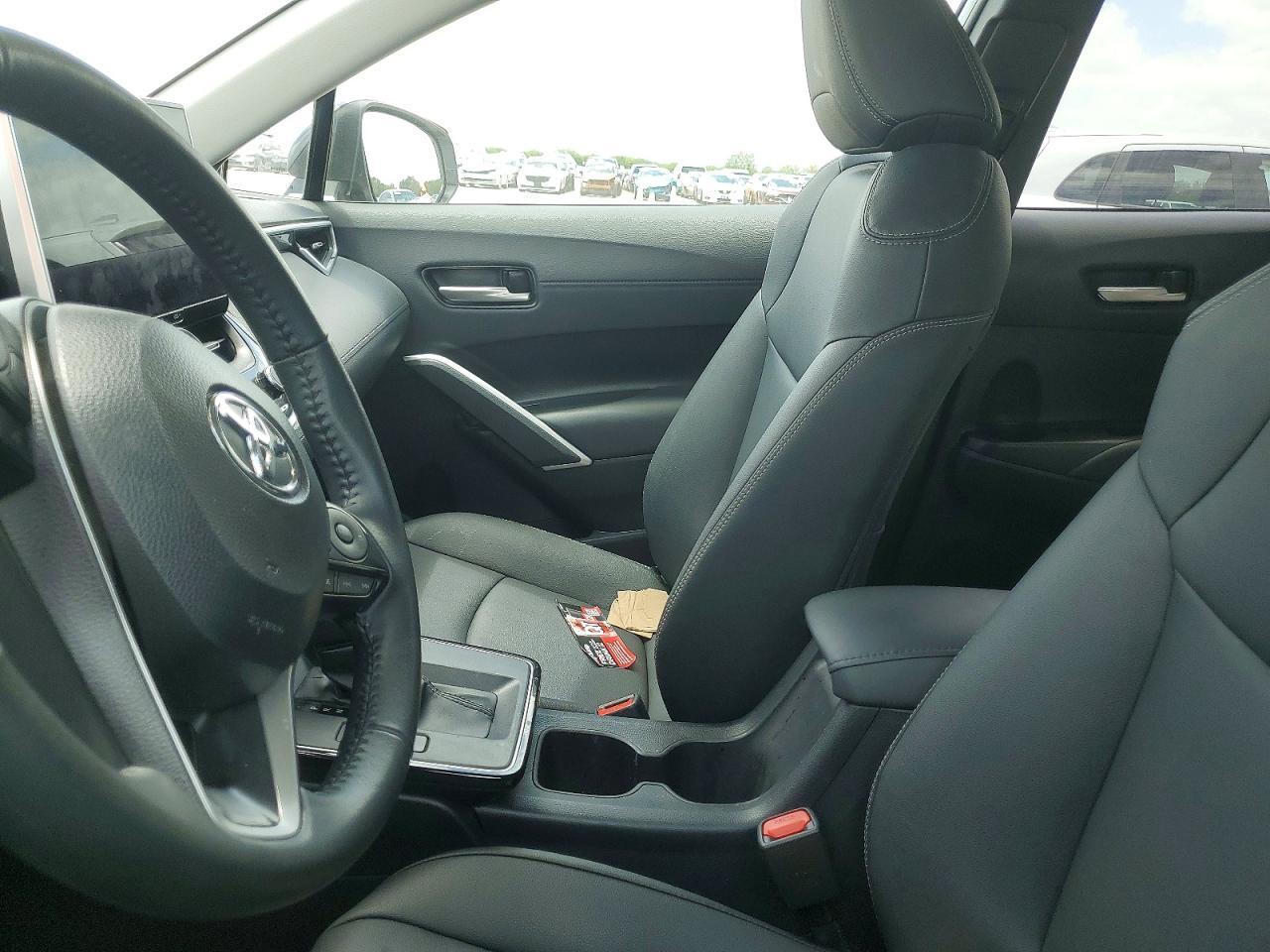2026 Toyota Corolla Cross Xle - Image 7