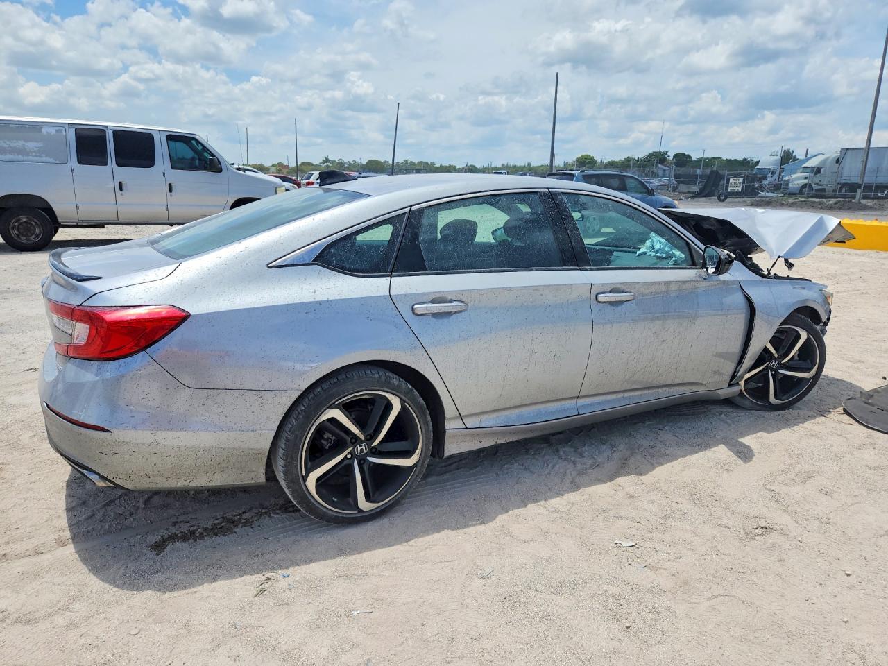2022 Honda Accord Sport - Фото 3