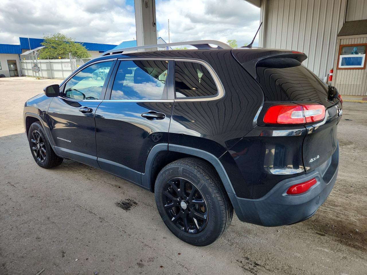 2014 Jeep Cherokee Latitude - Image 2
