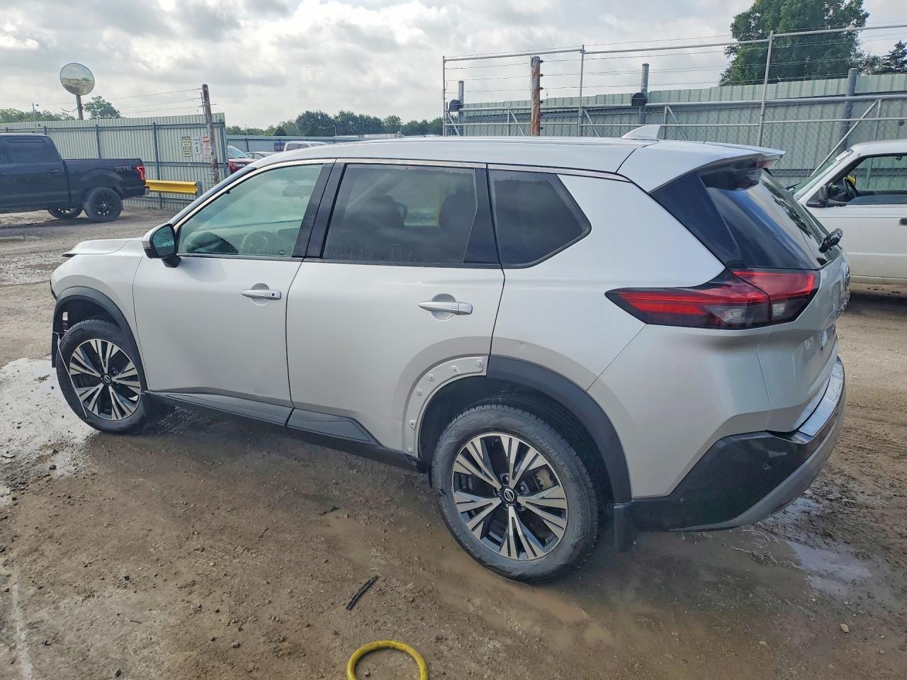 2021 Nissan Rogue Sv - Фото 2